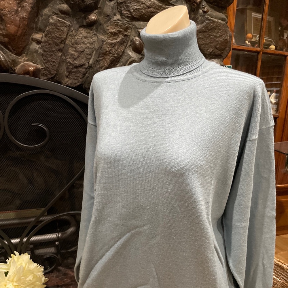 New man Portugal 100% wool powder blue small turtleneck. NWT $105